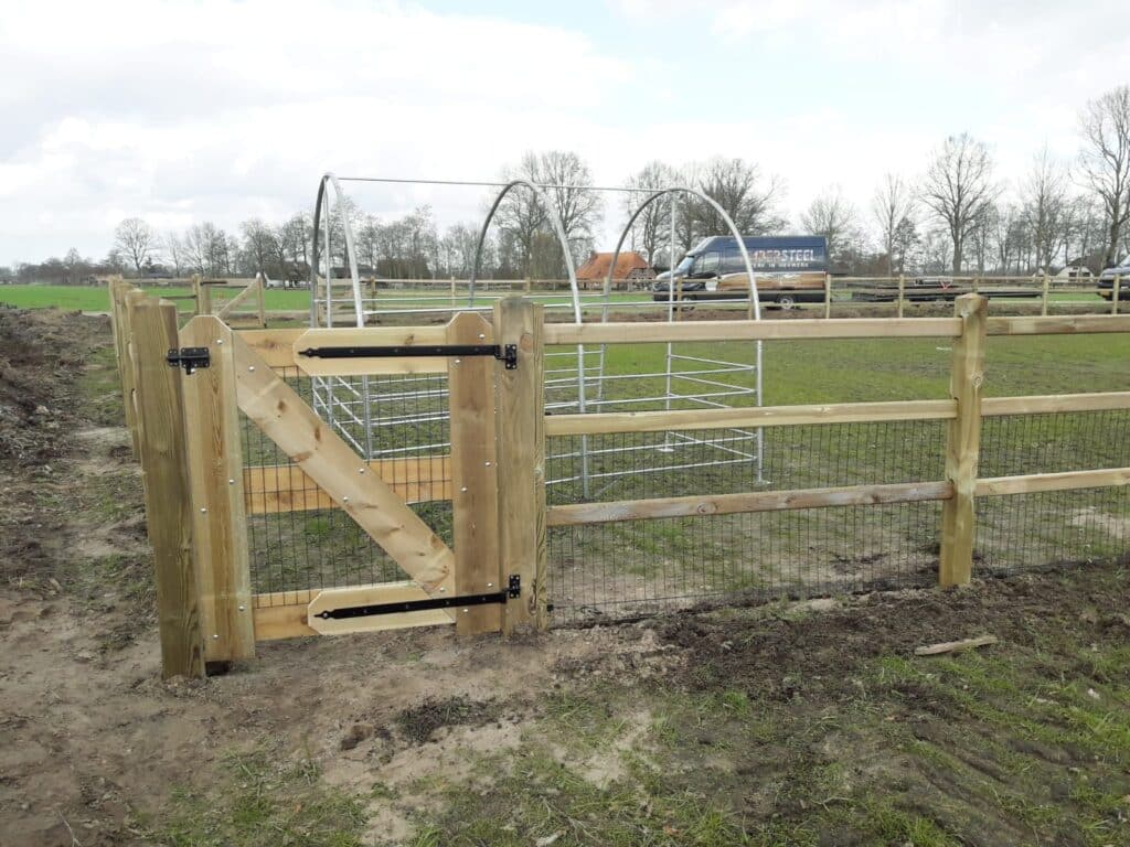 Doorsteek omheining Project Doornspijk