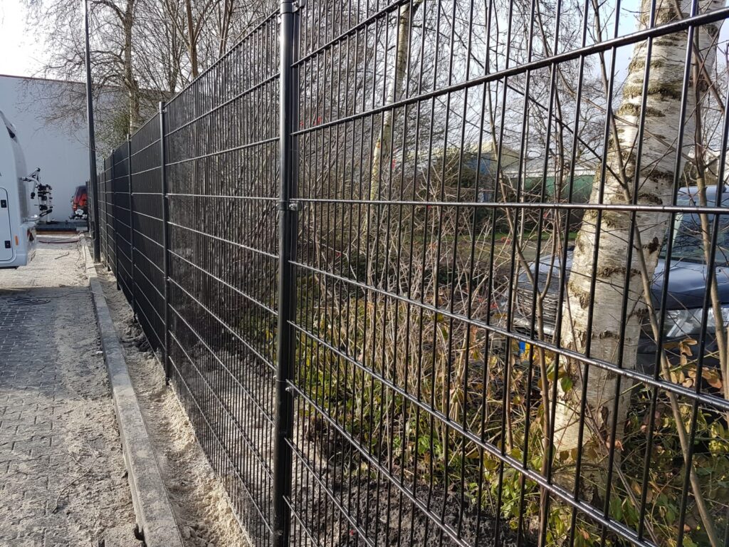 Spijlenhekwerk, schuifpoort en DSM hekwerk Project staphorst