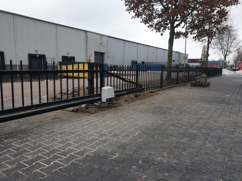 Spijlenhekwerk, schuifpoort en DSM hekwerk Project staphorst