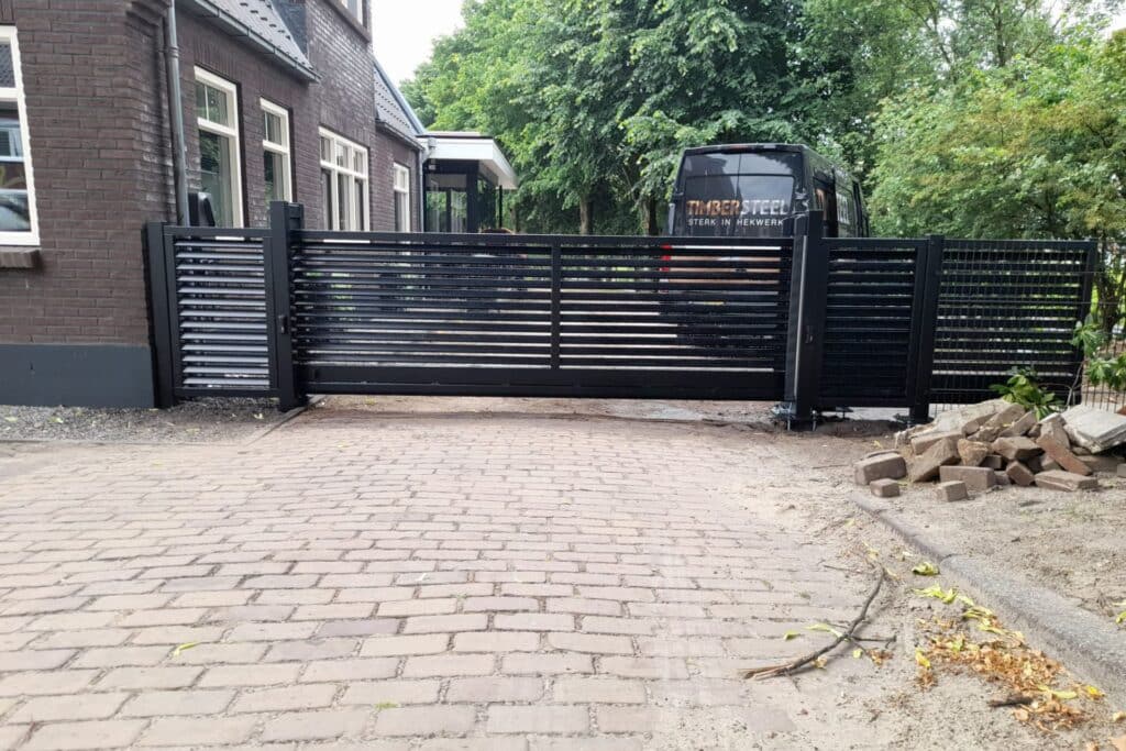 Schuine lamellen schuifpoort project nijverdal
