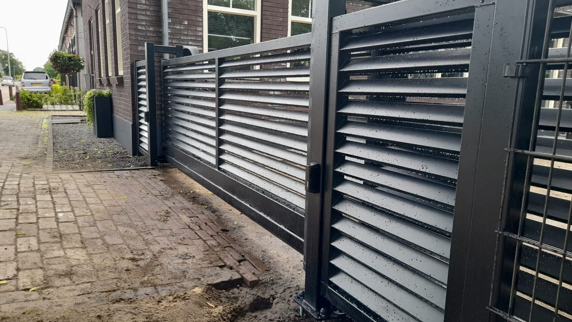 Schuine lamellen schuifpoort project Nijverdal