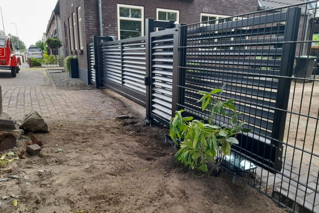 Schuine lamellen schuifpoort project nijverdal
